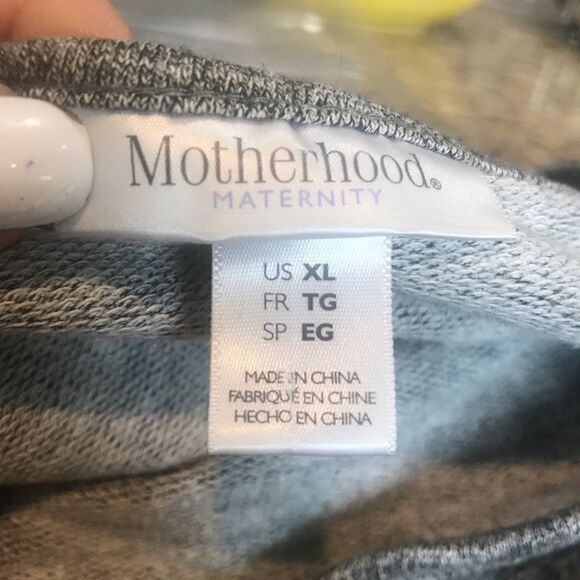 Motherhood Maternity Gray Rhinestone Blouse Extra Large - Picture 6 of 8